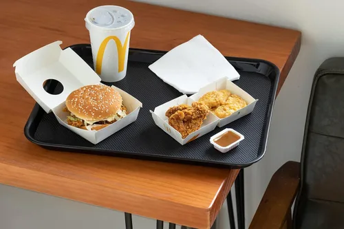 Miniatura 4 de Aebeky Bandejas de plástico para cafetería, bandejas de comida rápida, 13 x 17 pulgadas, juego de 6 (negro)
