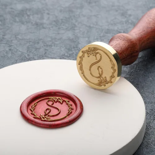 Miniatura 7 de Yoption Sello de cera escrito a mano, letra S, alfabeto inicial vintage con sello de cera de sellado de rama de olivo