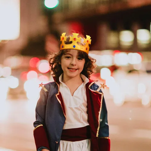 Miniatura 6 de Honoson 8 piezas de corona de rey para niños, sombrero de corona de rey de tela, coronas doradas para niños, niños, disfraz de cumpleaños de bebé
