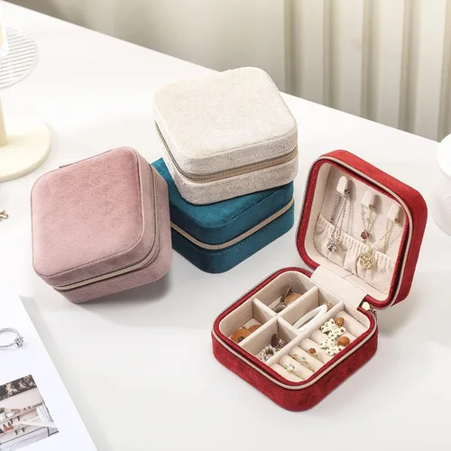 Miniatura 4 de CASEGRACE Joyero de viaje, joyero de terciopelo de felpa, pequeño organizador de viajes, exhibición, anillos, collares, pulseras, aretes, estuche