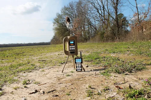 Miniatura 2 de MOJO Triple Threat E-Caller & MOJO Triple Threat 2 Bag – Complete Hunting System Caller with 80 Sounds & Matching Carry Bag - Sold Separately