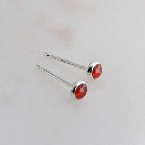 Miniatura 109 de Aretes pequeños de plata de ley para cartílago, tragus, hélix, múltiples piercings hipoalergénicos, piedra natal para mujer, juego de bisel
