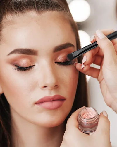 Miniatura 7 de EIGSHOW Juego de 5 brochas de maquillaje diario para base, polvo y delineador de ojos, vegano y libre de crueldad, kit de brochas de maquillaje Negro