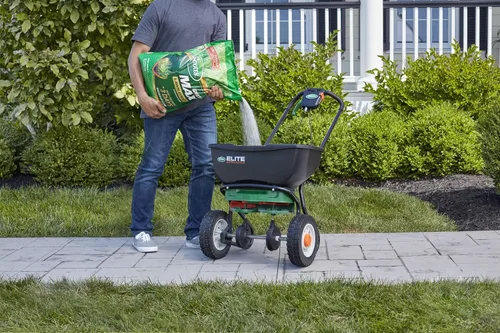 Miniatura 11 de Scotts Green Max Lawn Food, fertilizante para césped y suplemento de hierro para césped más verde, 10,000 pies cuadrados, 33.33 libras.