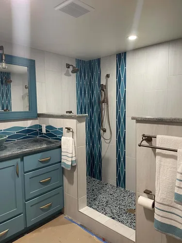 Miniatura 8 de Hominter Azulejo entrelazado de guijarros de porcelana azul turquesa azul aguamarina montado en malla de 12 x 12 pulgadas, azulejos de cerámica