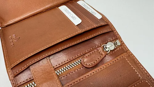 Miniatura 6 de DiLoro Cartera plegable de cuero genuino de grano completo con bloqueo RFID para hombre con moneda de identificación y compartimento seguro