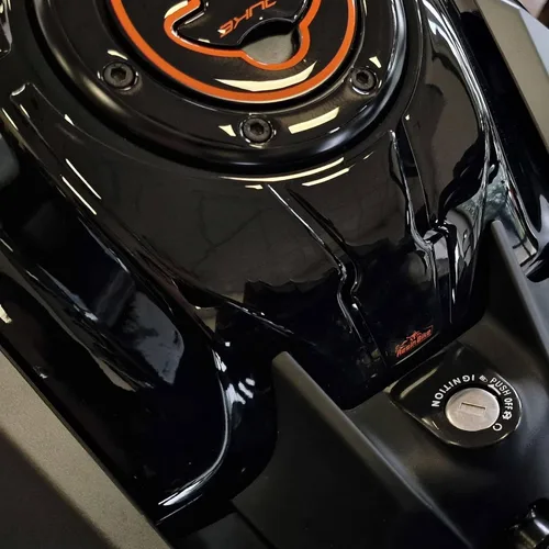 Miniatura 9 de Adhesivos de resina para motocicleta 3D compatibles con KTM Duke 125 2021 2022. Protección del tanque contra impactos y arañazos. Adhesivos