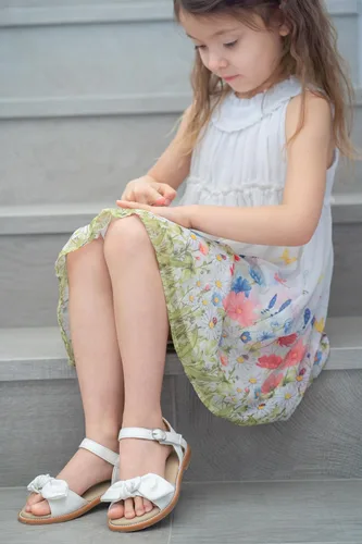Miniatura 9 de THEE BRON Sandalias para niñas pequeñas, zapatos de vestir para niña de flores, zapatos planos de verano con punta abierta