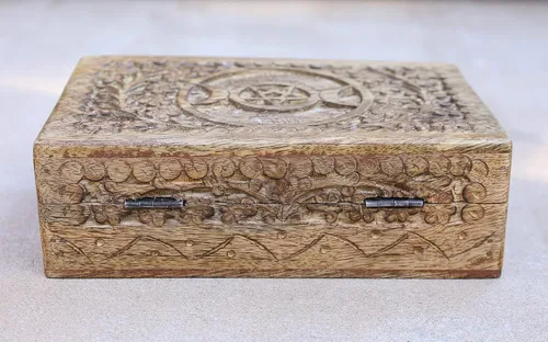 Miniatura 6 de DharmaObjects Triple Moon - Caja de almacenamiento de madera tallada a mano para joyería (luna triple, grande)