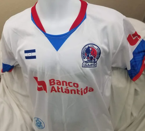 Miniatura 9 de Camisa Blanca Olimpia de Honduras La Camisa de Los Leones Monarcas de Tu País con 40 Títulos, Logo Bordado y Bandera Grabada