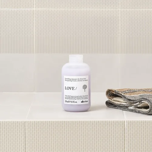 Miniatura 4 de Davines LOVE/Smoothing Shampoo, Gentle Anti-Frizz Cleanser for Frizzy, Coarse or Unruly Hair - Promotes Straightening & Shine - Apple Pulp Formula