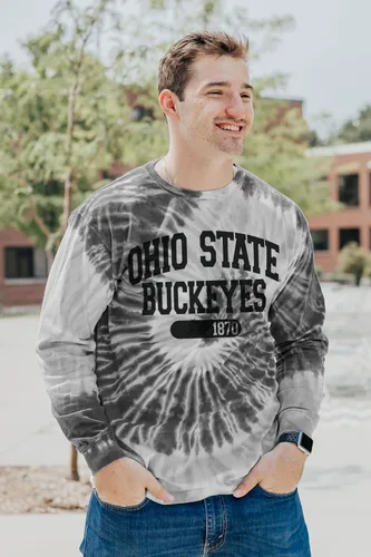 Miniatura 27 de Blue 84 Camiseta de manga larga con licencia oficial de la NCAA para mujer, teñido anudado