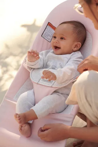 Miniatura 5 de BabyBjörn Bouncer Balance Soft, tejido/jersey, rosa claro/gris Asiento gorila ajustable 2 en 1 y silla para niños pequeños, recién nacido a niño