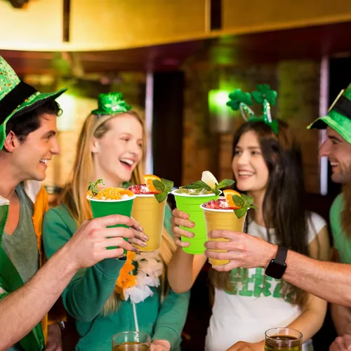Miniatura 6 de Whaline 60 vasos de plástico para el Día de San Patricio de 16 onzas, vasos desechables de oro verde para fiestas irlandesas, suministros de fiesta