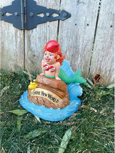 Miniatura 3 de BigMouth Inc Little Mer-gnome - Estatua de gnomo de jardín, divertida figura para césped y patio al aire libre, decoración de escultura de regalo