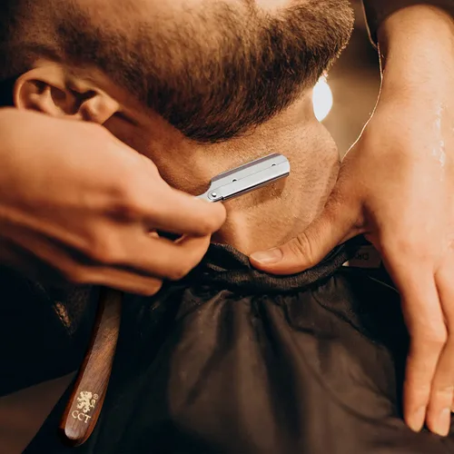 Miniatura 5 de The Cambridge Cutthroat Cut Throat Razor Kit Missanda Hardwood & Stainless Steel Professional Barber Razor, Premium Single Blade Straight Edge
