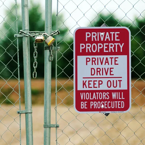 Miniatura 3 de SmartSign, señal reflectante con leyenda "Private Property - Private Drive Keep Out", 3 metros, 18 pulgadas de alto x 12 pulgadas de ancho