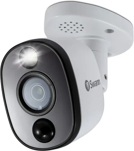 Swann - Sistema de cámaras de seguridad tipo bala con DVR adicional, foco con sensor, video 4K Ultra HD, diseño para interior o exterior, visión