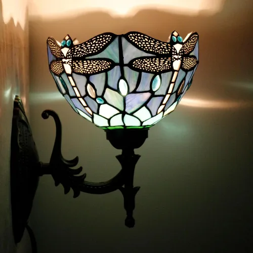 Miniatura 7 de Tiffany - Lámpara de pared enchufable o de cable duro con pantalla de cristal de libélula azul de 8 pulgadas, 8 x 10.5 x 11 pulgadas, acabado base