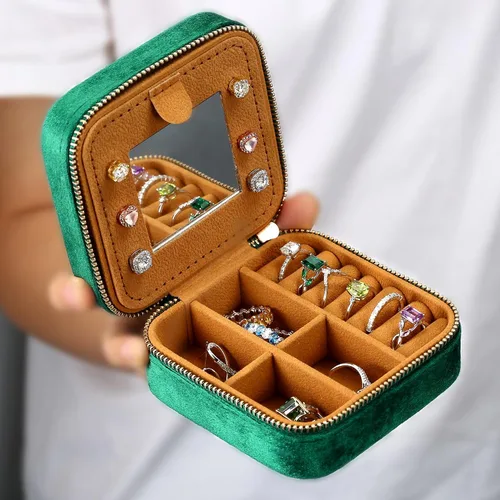 Miniatura 2 de Parima Joyero de viaje de terciopelo de felpa para mujeres, joyero portátil con inicial, artículos esenciales de viaje para mujeres, regalos