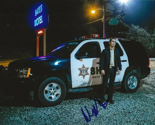 Nestor Carbonell firmado Bates Motel 8x10 foto autografiada Alex Romero 6 - Autografiado MLB Photos