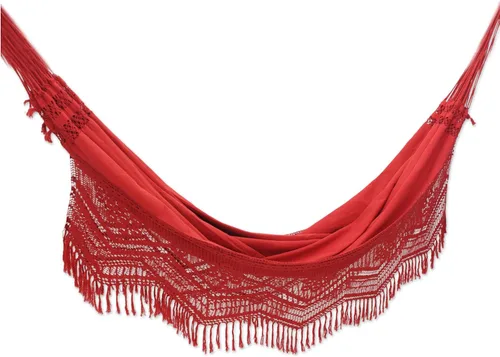 Miniatura 7 de NOVICA - Hamaca brasileña de tela de algodón a rayas color rojo y gris XL para 2 personas, con flecos de ganchillo blancos, “Samba escarlata” (doble)