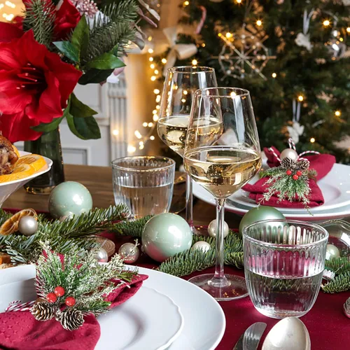 Miniatura 3 de FRAMICS Juego de 6 servilleteros de Navidad, servilleteros con cono de pino nevado con bayas rojas, hebilla de servilleta de bayas para Navidad