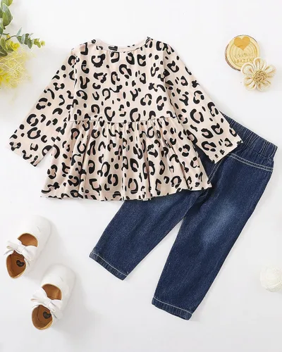 Miniatura 6 de SANMIO Conjunto de ropa para niña, lindo conjunto de camiseta floral con mangas con volantes y pantalones de mezclilla rasgados