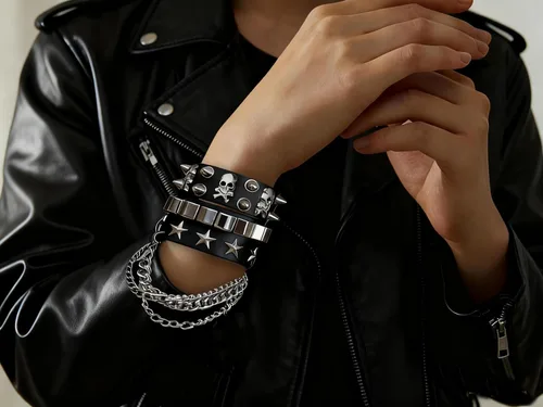 Miniatura 6 de Juego de 2 pulseras de cadena con tachuelas góticas, punk, calavera, estrella, remache, brazalete de los años 80, Emo Goth Punk Rock, accesorios