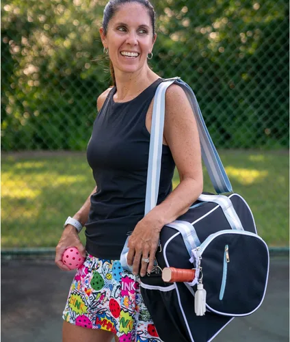 Miniatura 3 de Linda bolsa de pickleball Prepster para mujeres con gancho para cerca, bolso con bolsillos para botella de agua, palas, pelotas, accesorios