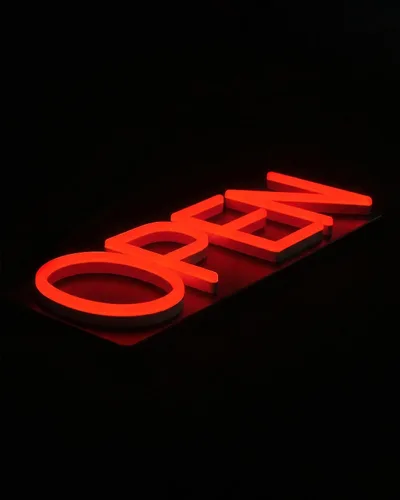 Miniatura 2 de HiNeon Letrero de apertura LED rojo, letrero de negocios iluminado de 20 x 7 pulgadas con control remoto, enchufe de 12 V, cadena colgante incluida