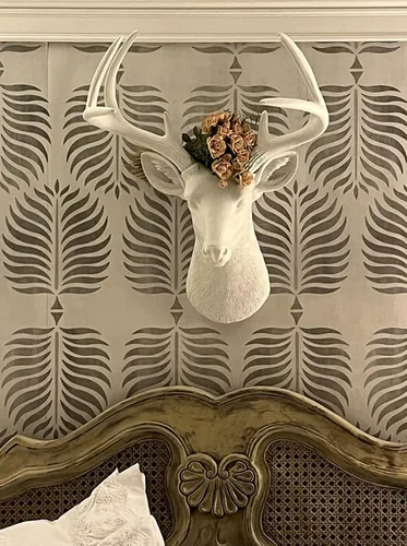 Miniatura 2 de Cabeza de ciervo, decoración de pared de Wall Charmers. Busto de imitación de taxidermia, metalizado, fabricado en resina, Poliresina, Blanco, L