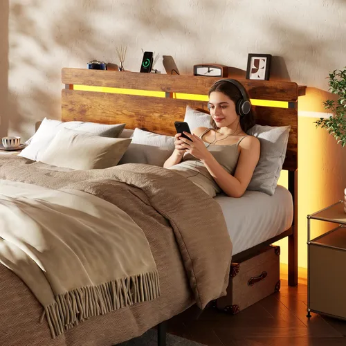 Miniatura 3 de Forestell Base de cama Queen con cabecera de madera, cama de plataforma de metal con 2 cajones de almacenamiento y estante, estación de carga Marrón