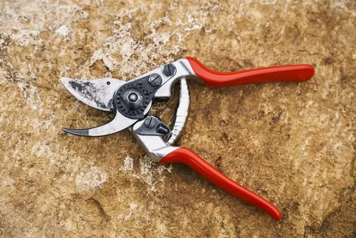 Miniatura 2 de Felco F 14 Tijeras de podar – Cortadoras de jardín de 7.1 pulgadas para manos pequeñas con hojas bypass y yunque Podadoras de mano para jardinería