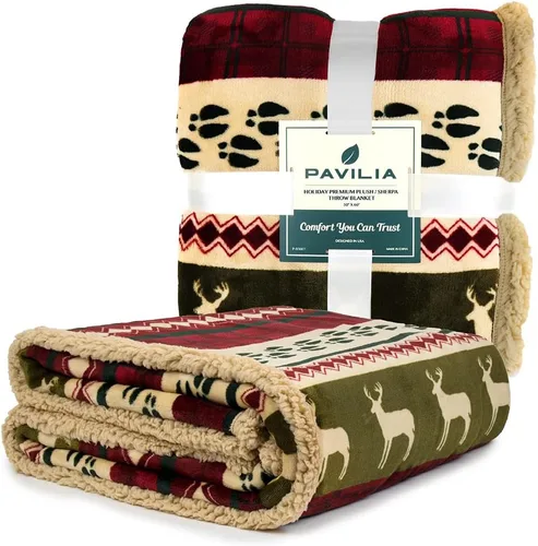 Miniatura 9 de PAVILIA - Manta de Navidad Premium de sherpa, diseño de cabaña verde y roja con estampado de reno, ultra suave, reversible, de forro polar y sherpa