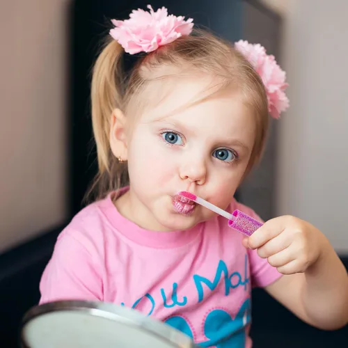 Miniatura 5 de Disney Minnie Mouse - Brillo de labios a base de plantas de 7 piezas, recuerdos de fiesta para niñas, primer juego de maquillaje para niñas