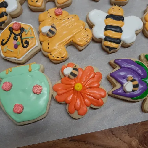 Miniatura 9 de LUBTOSMN Juego de cortadores de galletas de abeja, 3 pulgadas, 7 piezas, moldes de acero inoxidable para colmena, flor, panal y miel para decoración