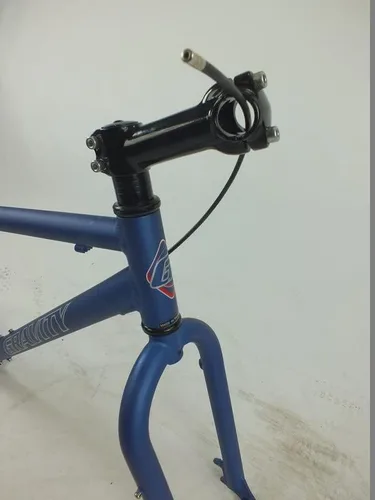 Miniatura 3 de Gravity Horquilla de marco de bicicleta gruesa para ruedas de 26 pulgadas con tija de sillín y abrazadera de tija de sillín para auriculares. Azul