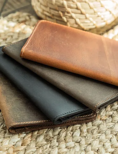 Miniatura 32 de Carteras de cuero genuino hechas a mano, tarjeteros minimalistas y fundas para pasaporte, regalo hecho a mano