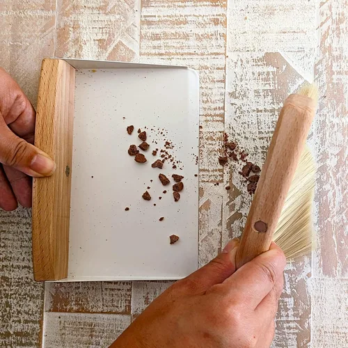 Miniatura 7 de A&J Koti - Barredora de migas de mesa, pequeño juego combinado de recogedor de metal y cepillo de mano, migas de madera para servidores