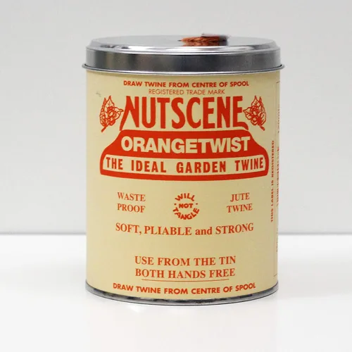 Miniatura 6 de NUTSCENE Lata Icónica (Lata de Cordel) con Su Cordel de Yute Escocés Tradicional y Agujero en la Parte Superior para Fácil Dispensación. 14