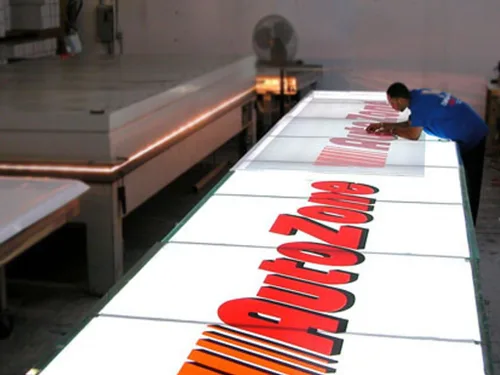Miniatura 8 de 3M Scotchcal 3630 - Lámina gráfica translúcida en negro de 22-2 pies x 5 pies, vinilo grueso con acabado mate, rollo adhesivo permanente
