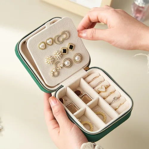 Miniatura 5 de EXUBERTREE Caja de almacenamiento de joyería de viaje de terciopelo de felpa, organizador de joyas de viaje para aretes y anillos, organizador