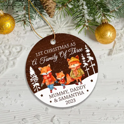 Miniatura 2 de Adorno personalizado de Our Christmas As A Family of Three 2025 – Primera Navidad como familia de 3 zorros – Regalos para padres recién nacidos