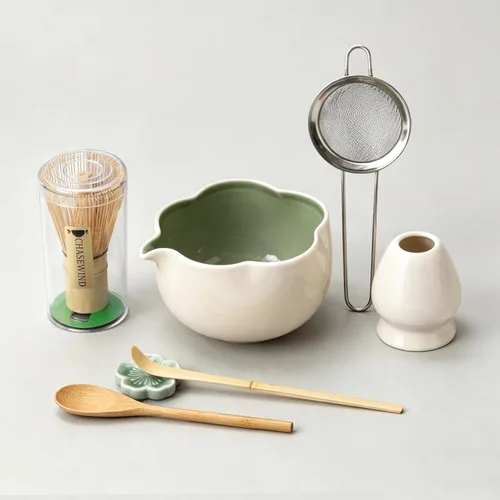 Juego de Matcha, Juego de Matcha de Cerámica Floral de 8 Piezas con Batidor de Matcha, Soporte, Cuchara, Reposa-cuchara, Colador, Cuchara y Paño