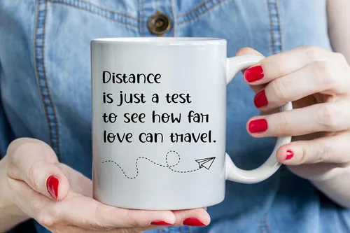 Miniatura 4 de Taza de café personalizada de larga distancia, tazas personalizadas con cita de mejores amigos, Estados con corazones sobre ciudades, añade nombres