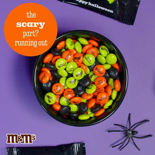 Miniatura 4 de M&M'S WORLD Caramelos de Halloween preimpresos, 2 libras de caramelos a granel en paquete resellable para fiesta de Halloween, dulce o truco