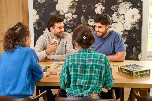Miniatura 6 de Asmodee Splendor Juego de mesa - ¡Domina el arte de la riqueza y el prestigio! - Fascinante juego de estrategia de minería de gemas para niños