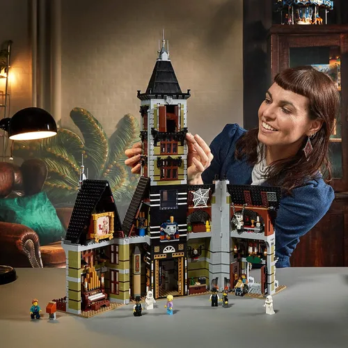 Miniatura 3 de LEGO Icons - Juego de construcción de casa embrujada 10273, kit de casa embrujada, manualidades creativas para adultos y familia, kit