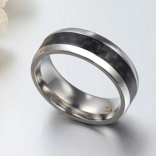 Miniatura 4 de Anillos de acero inoxidable negros para hombres, alianzas de boda para hombre, color plateado y negro, 0.315 in con incrustaciones de fibra